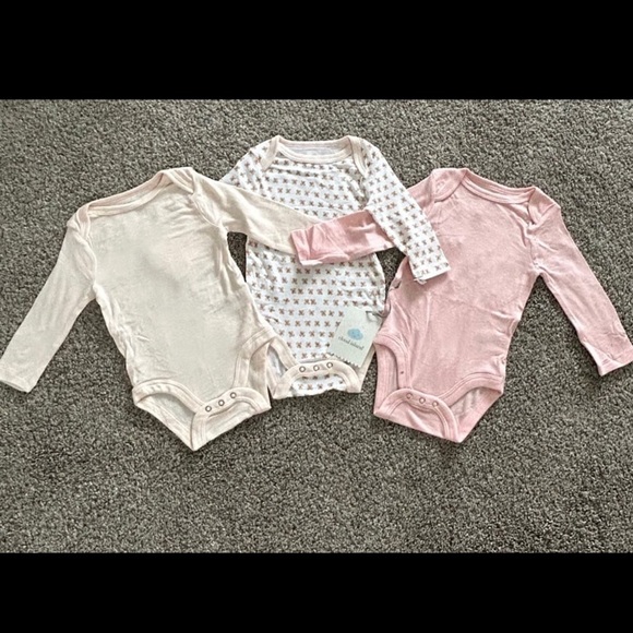 Cloud island NWT modal (like bamboo) onesies 3-6 months - Picture 2 of 4